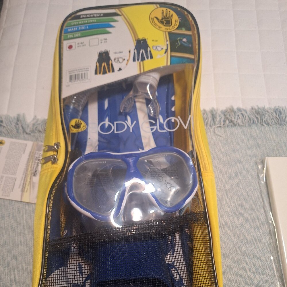 NEW Body Glove Diving Set Flippers Snorkel Mask Size Small/Medium